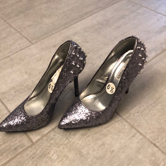 Steve Madden Shoes - Steve Madden Sparkly Heals size 6.5